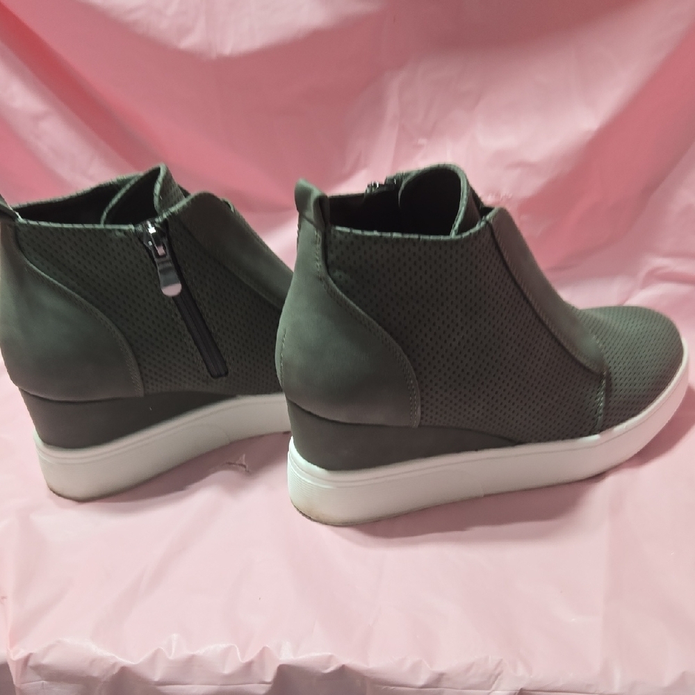Journee Clara Women's Wedge Sneakers - Picture 7 of 10